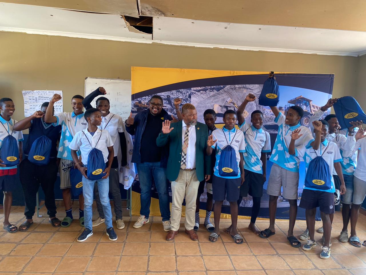 📖Kwena-Tlase and Ramoroko Secondary School study packages distribution🖊️